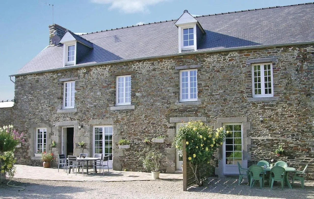 Amazing Apartment In Roz-Landrieux With Kitchen