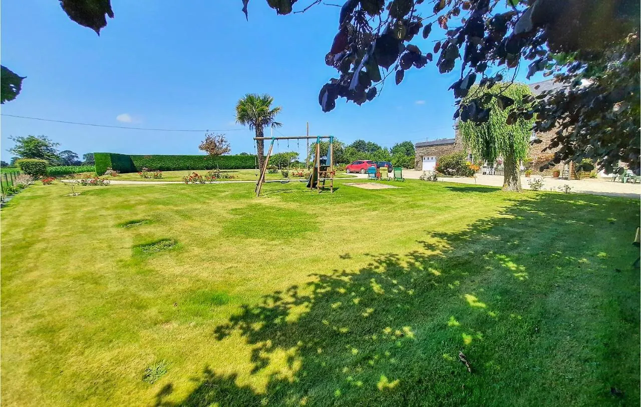 Amazing Apartment In Roz-Landrieux With Kitchen