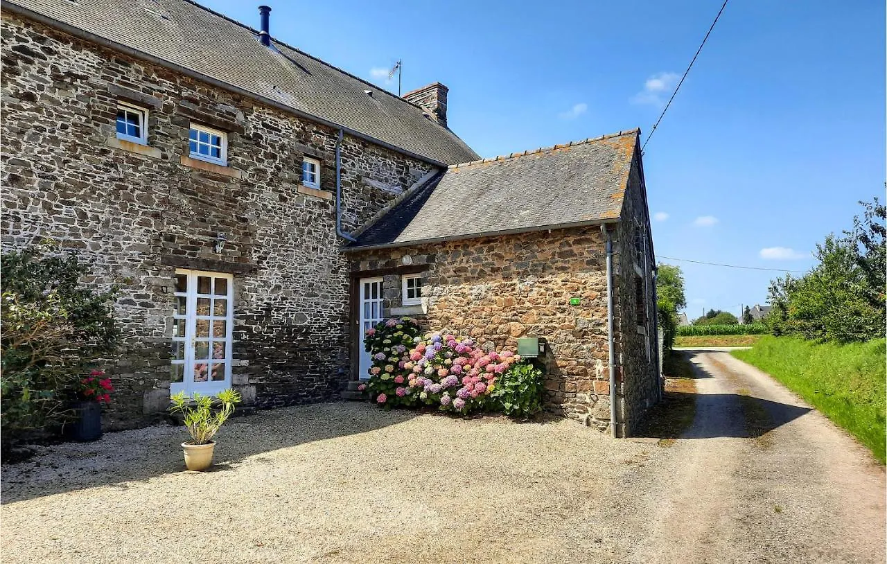 Amazing Apartment In Roz-Landrieux With Kitchen