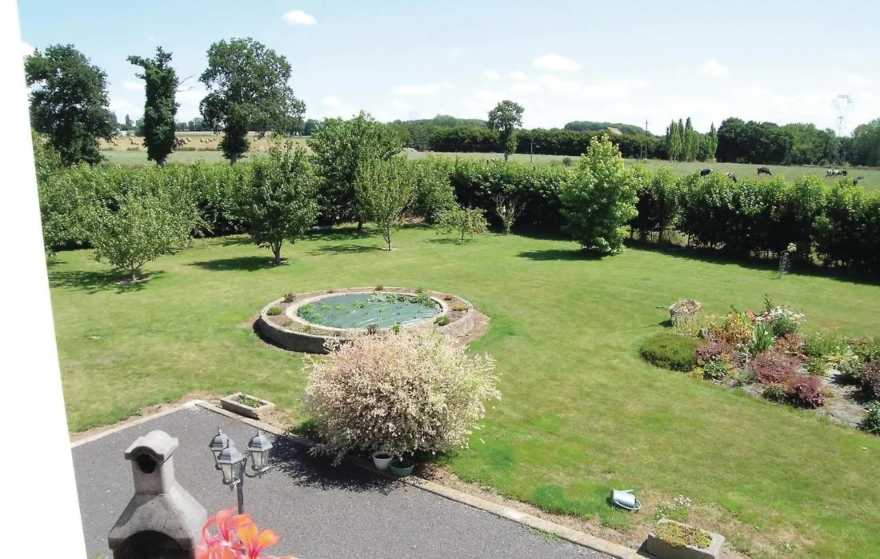 Amazing Apartment In Roz-Landrieux With Kitchen