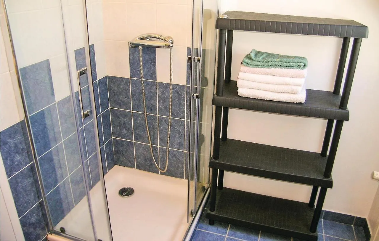 Amazing Apartment In Roz-Landrieux With Kitchen