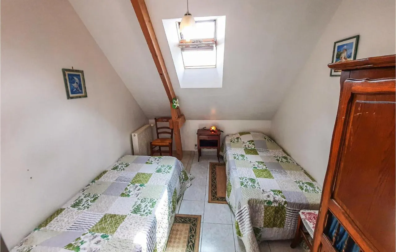 Amazing Apartment In Roz-Landrieux With Kitchen 0*,